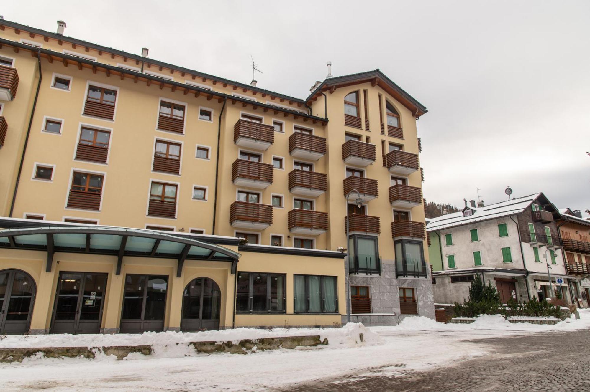 Monolocale In Centro A Madesimo Apartman Kültér fotó